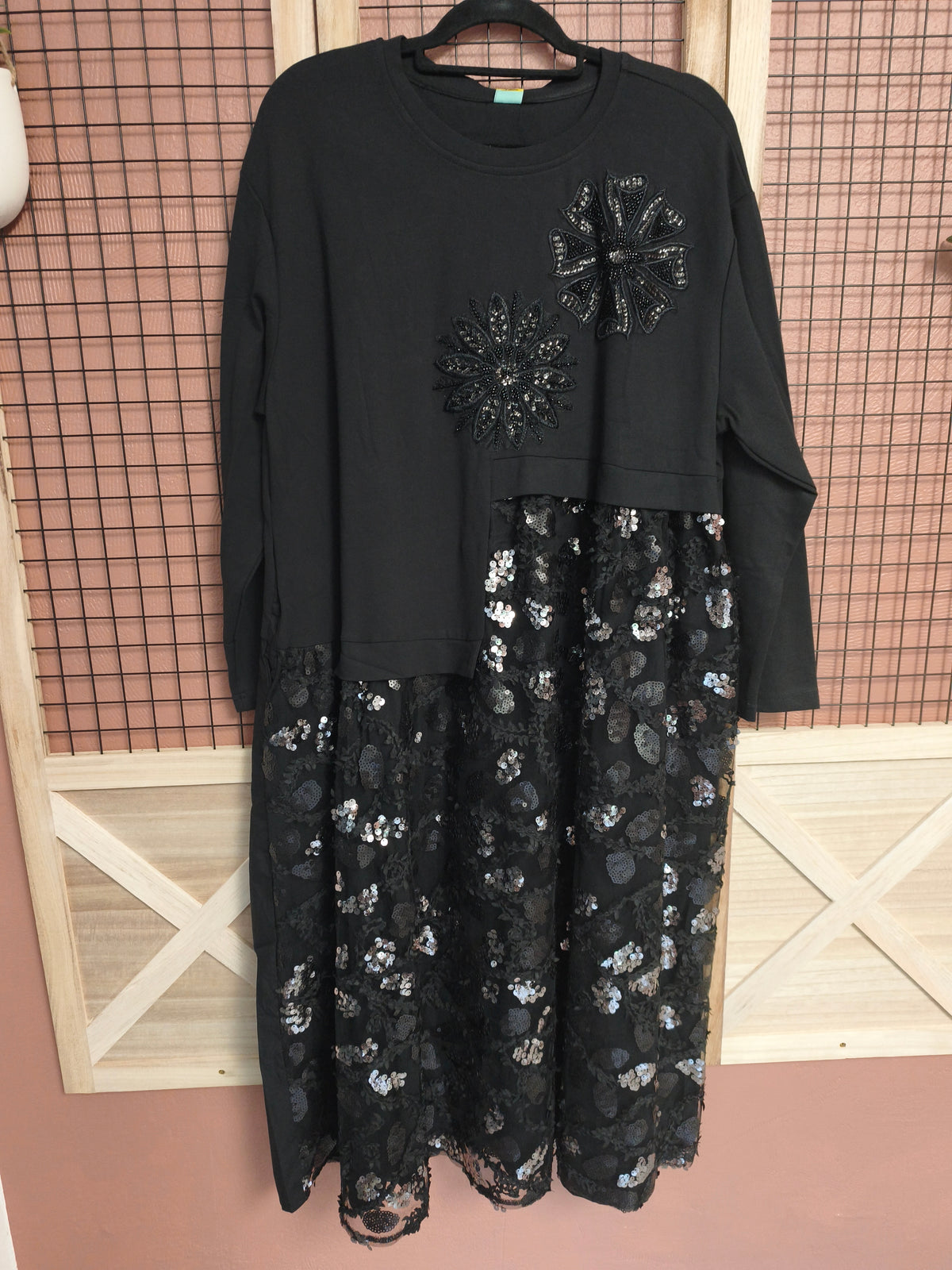 Robe sequin " fly out"