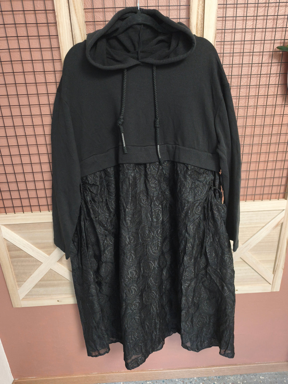 Robe " fly out"