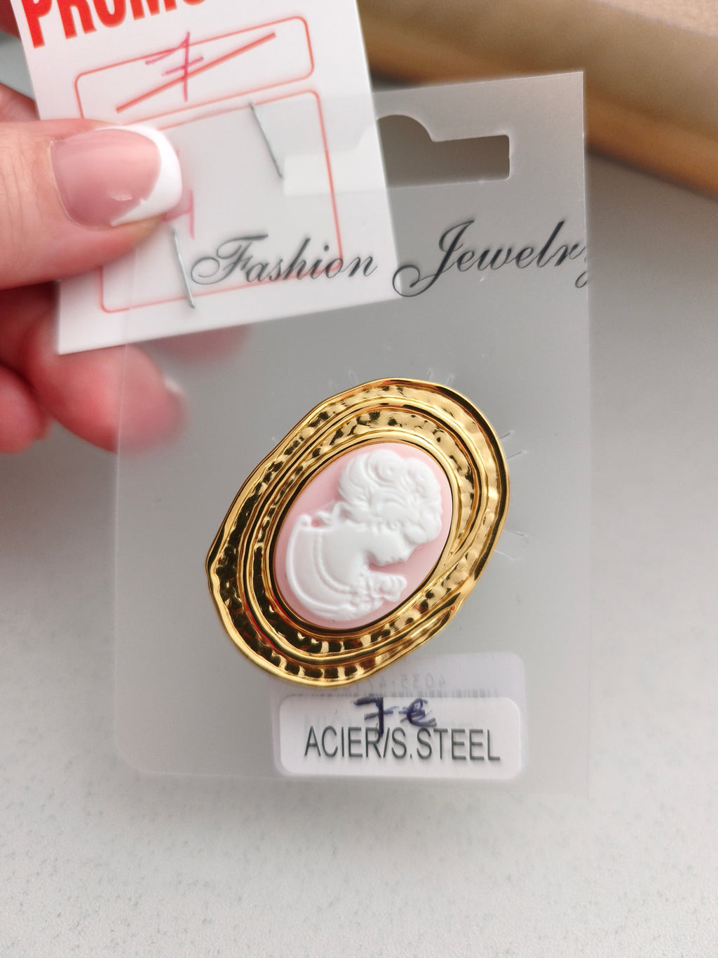 Broche piqué