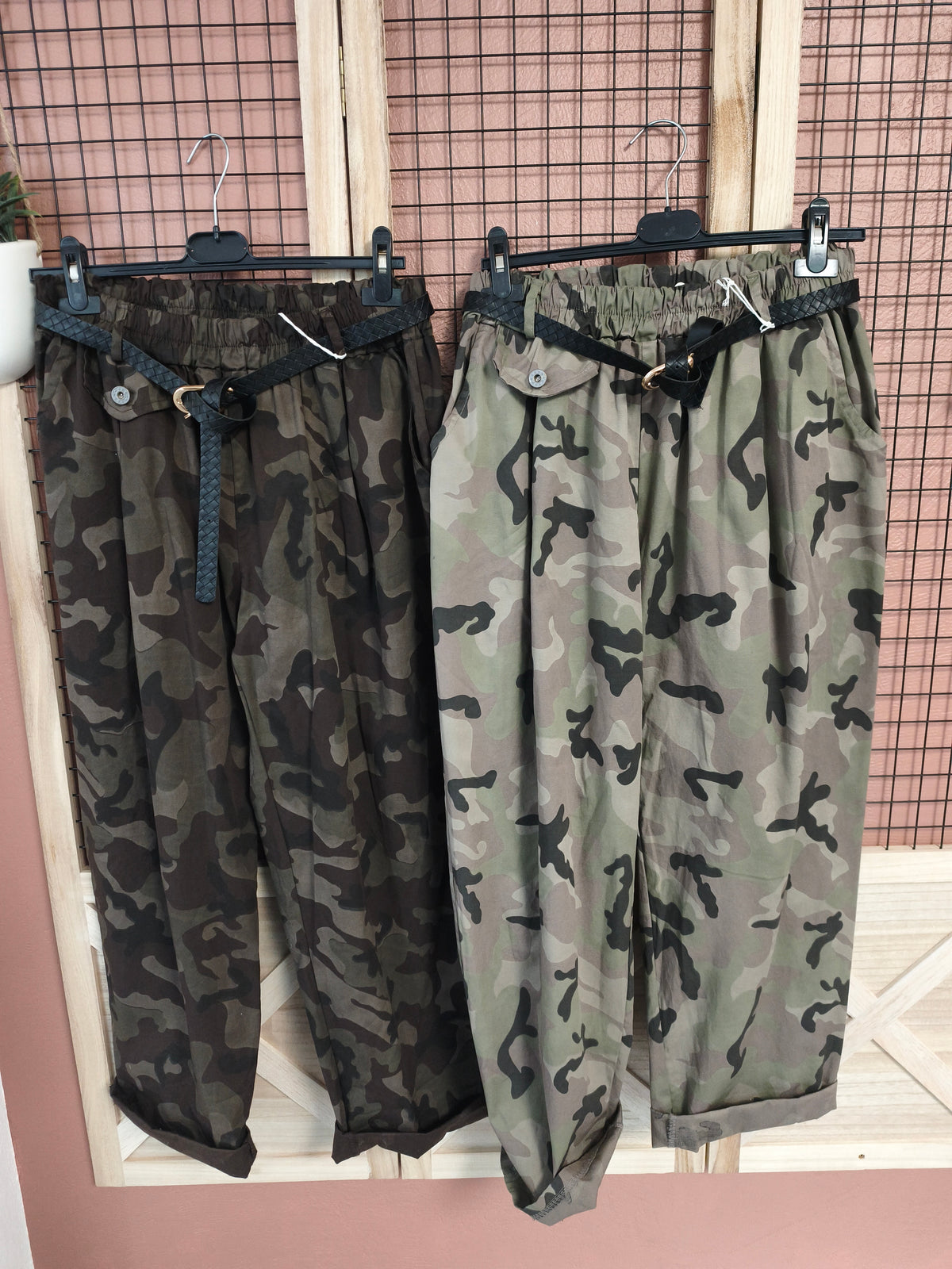 Pantalon militaire forme carotte