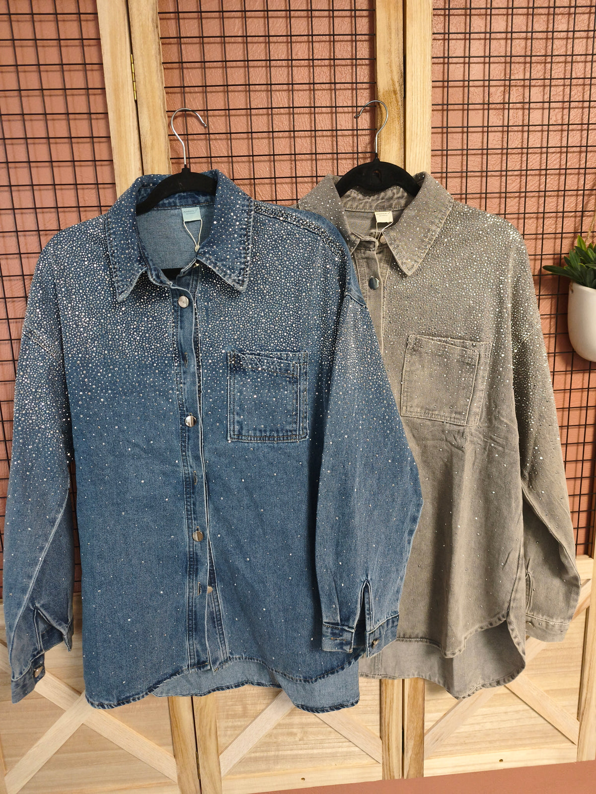 Chemise strass en jean's.               "Andrew J"